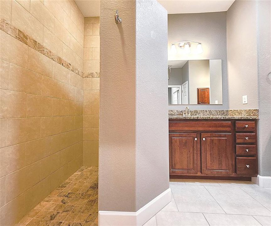 Hallway leading to the guest bedrooms & bathroom