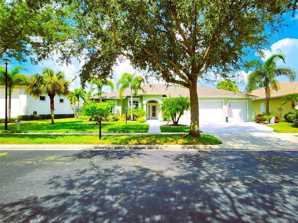 For Sale: $749,000 (3 beds, 2 baths, 1968 Square Feet)