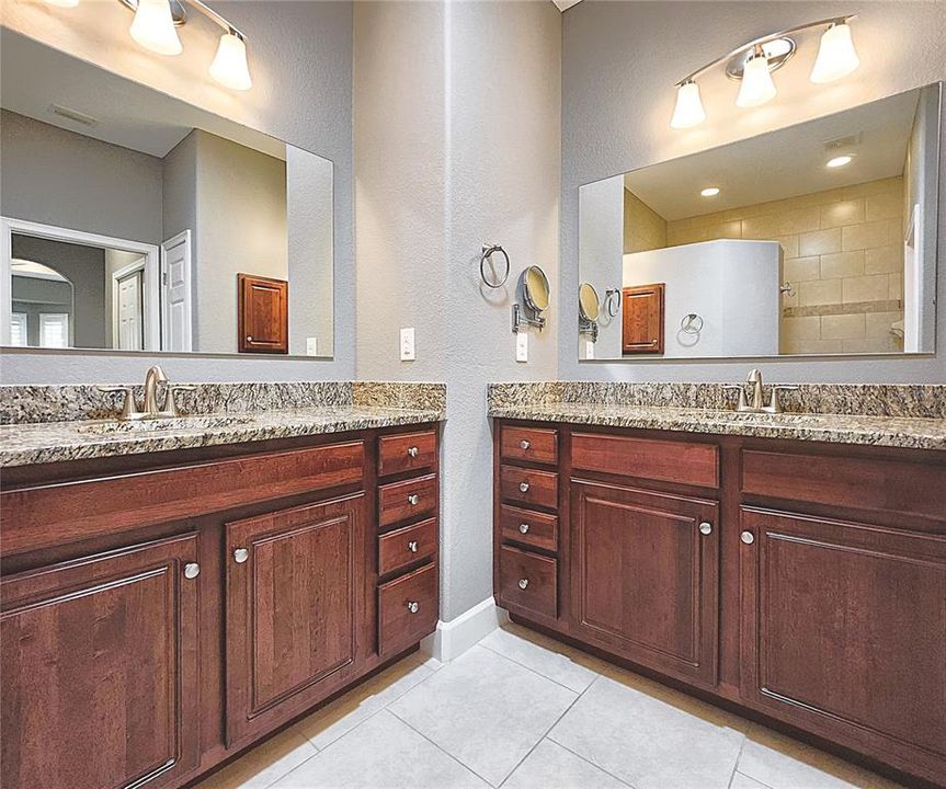 Guest bath includes shower/tub combo