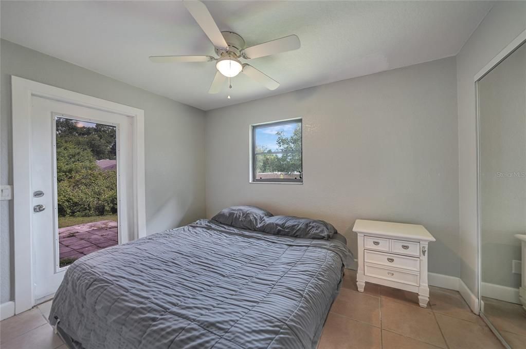 For Sale: $265,000 (2 beds, 2 baths, 968 Square Feet)