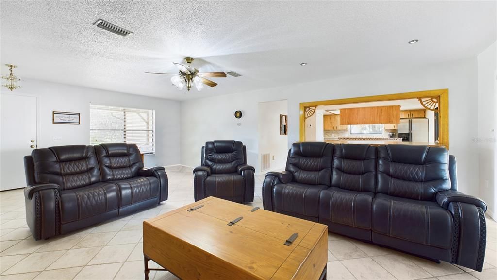 For Sale: $579,500 (3 beds, 2 baths, 1548 Square Feet)