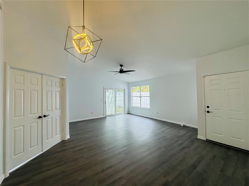 Active With Contract: $348,000 (4 beds, 2 baths, 1438 Square Feet)