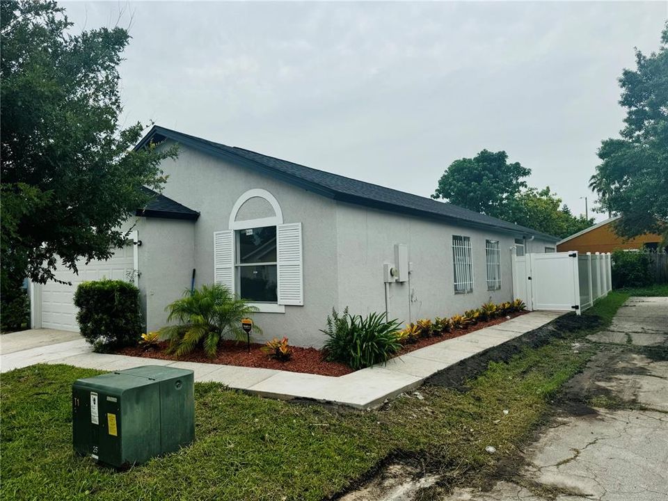 Active With Contract: $348,000 (4 beds, 2 baths, 1438 Square Feet)