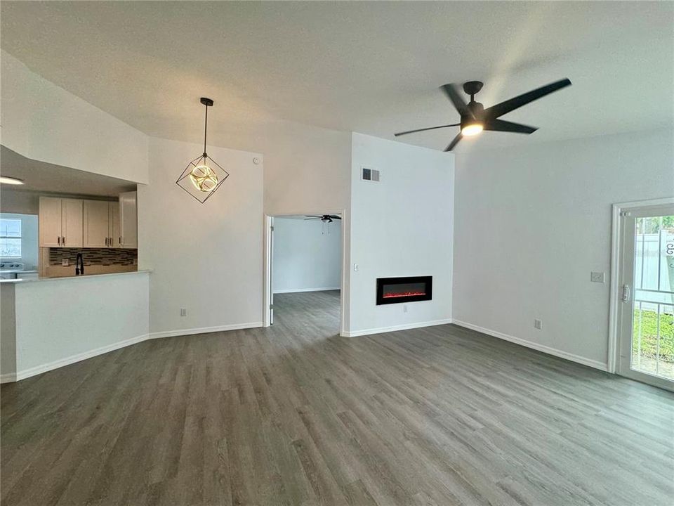 For Sale: $348,900 (4 beds, 2 baths, 1438 Square Feet)