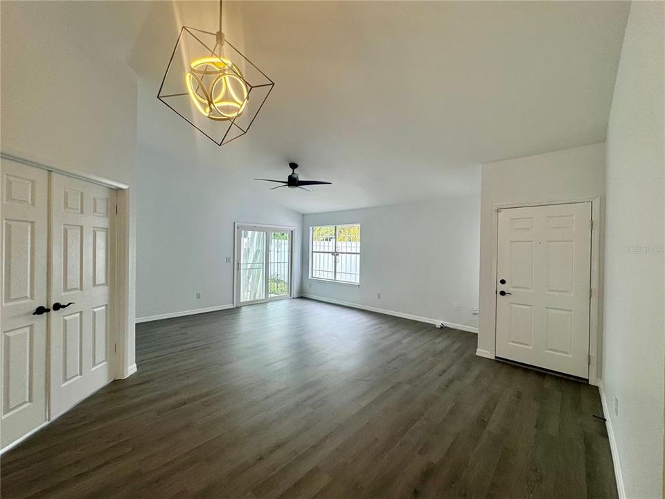 Active With Contract: $348,000 (4 beds, 2 baths, 1438 Square Feet)