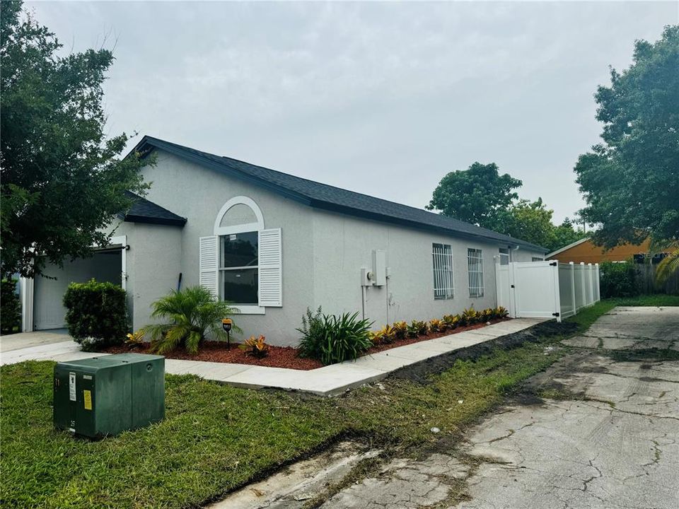 Active With Contract: $348,000 (4 beds, 2 baths, 1438 Square Feet)
