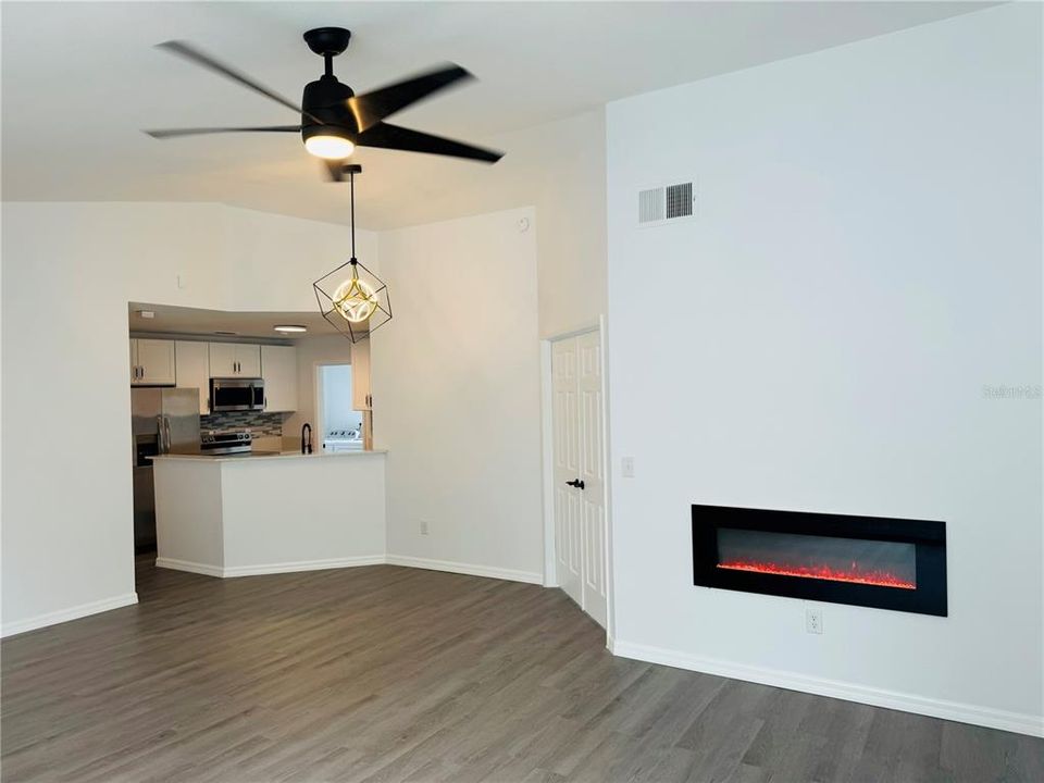 Active With Contract: $348,000 (4 beds, 2 baths, 1438 Square Feet)