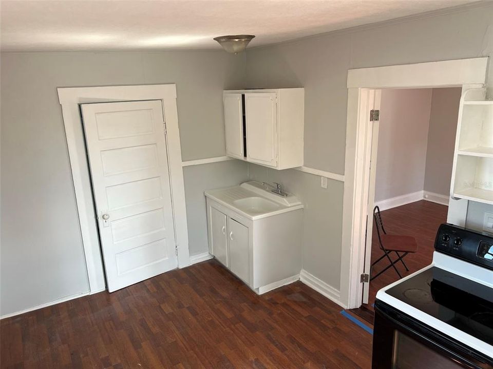 For Rent: $1,200 (1 beds, 1 baths, 750 Square Feet)