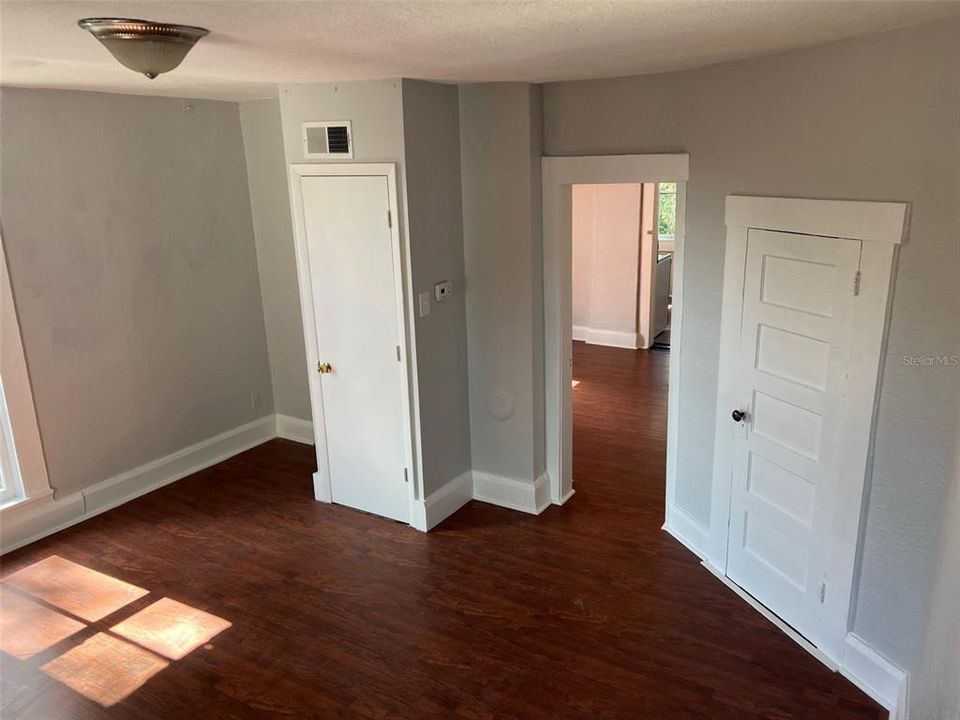 For Rent: $1,200 (1 beds, 1 baths, 750 Square Feet)