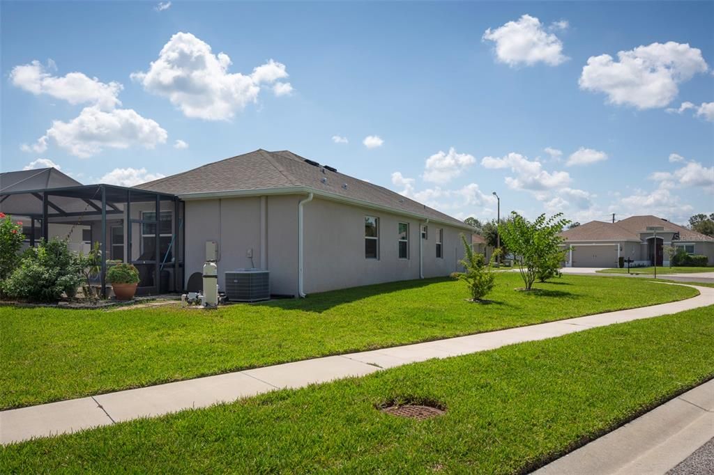 Active With Contract: $380,000 (3 beds, 2 baths, 2085 Square Feet)