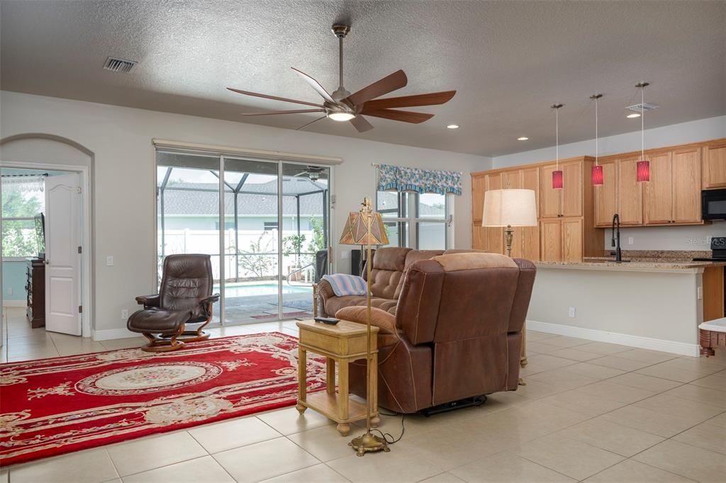 Active With Contract: $380,000 (3 beds, 2 baths, 2085 Square Feet)