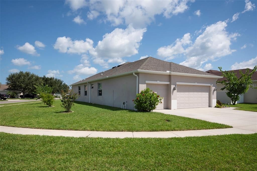 Active With Contract: $380,000 (3 beds, 2 baths, 2085 Square Feet)