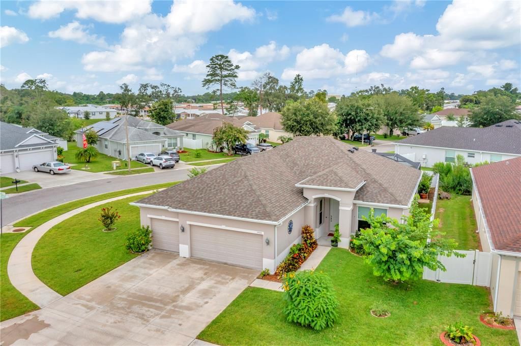 Active With Contract: $380,000 (3 beds, 2 baths, 2085 Square Feet)