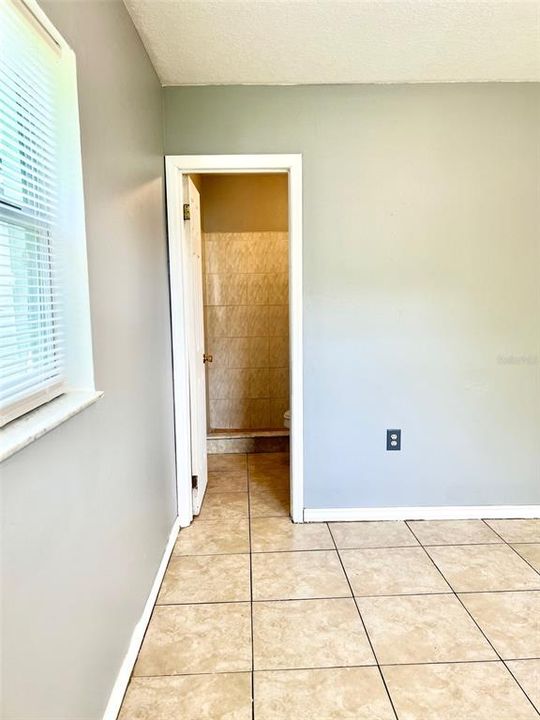 For Rent: $1,800 (3 beds, 2 baths, 1240 Square Feet)