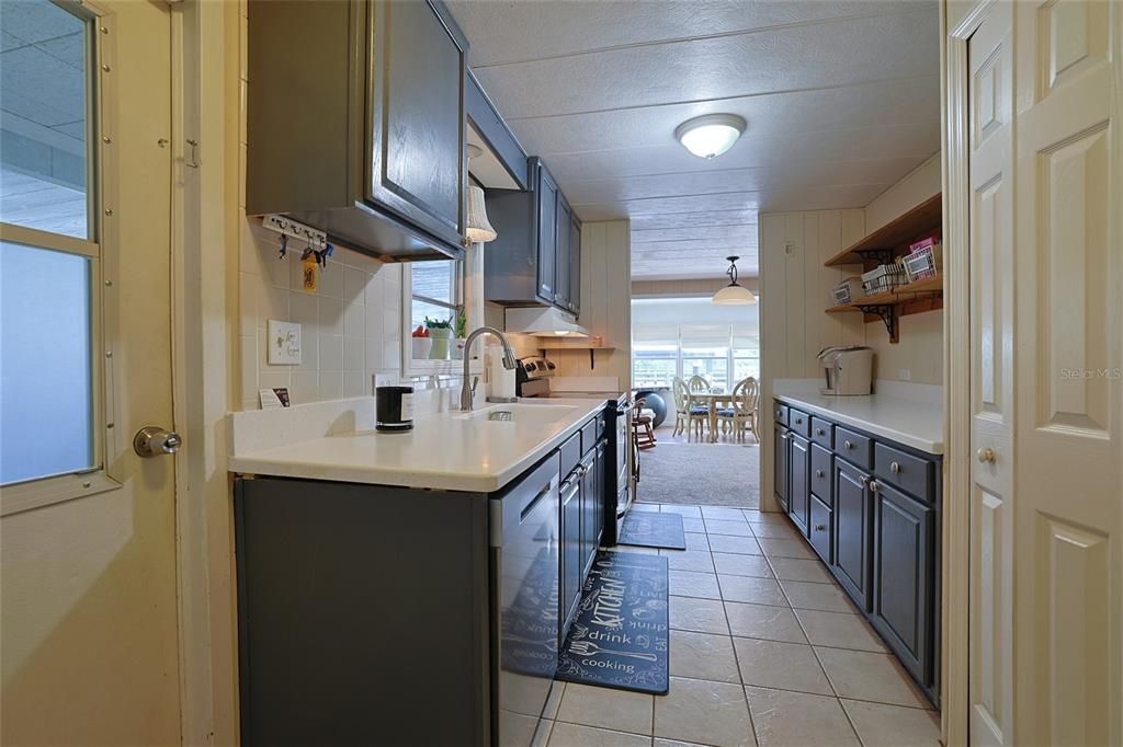 Active With Contract: $449,990 (2 beds, 2 baths, 920 Square Feet)