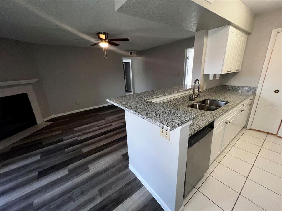 Active With Contract: $1,795 (3 beds, 2 baths, 1150 Square Feet)