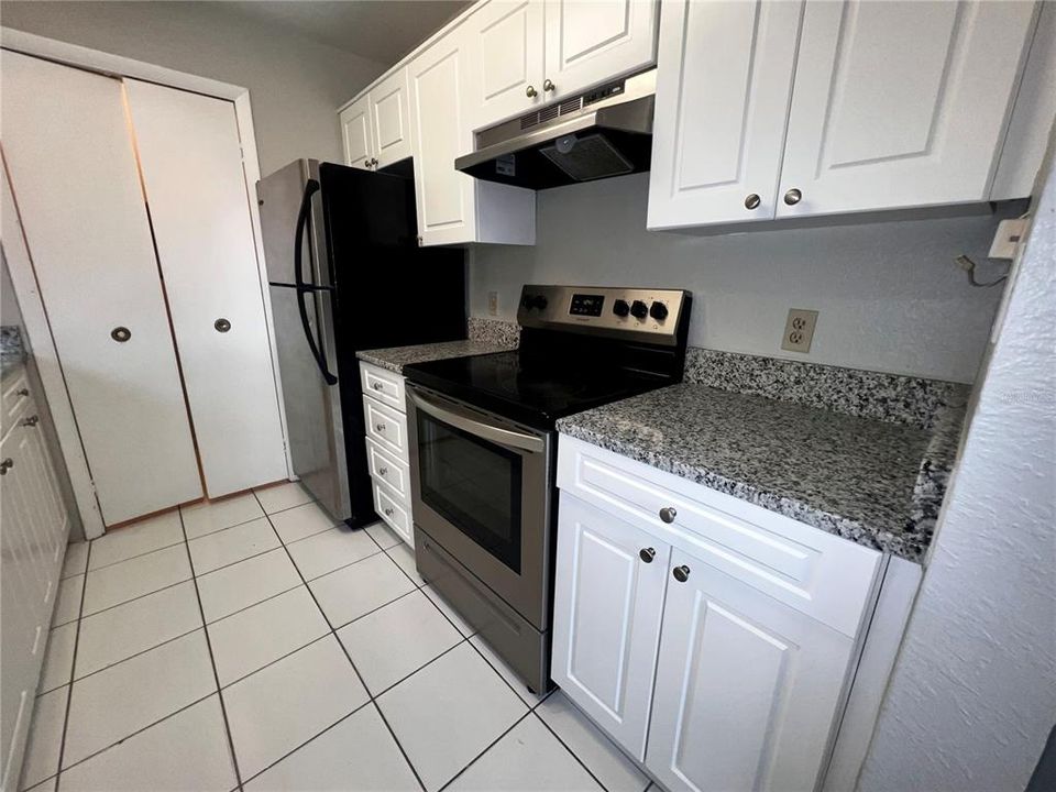 Active With Contract: $1,795 (3 beds, 2 baths, 1150 Square Feet)