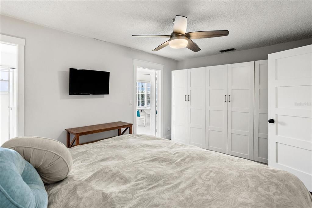 Active With Contract: $149,900 (2 beds, 2 baths, 1110 Square Feet)