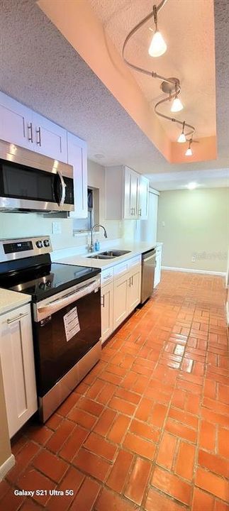 For Rent: $2,500 (3 beds, 2 baths, 1302 Square Feet)