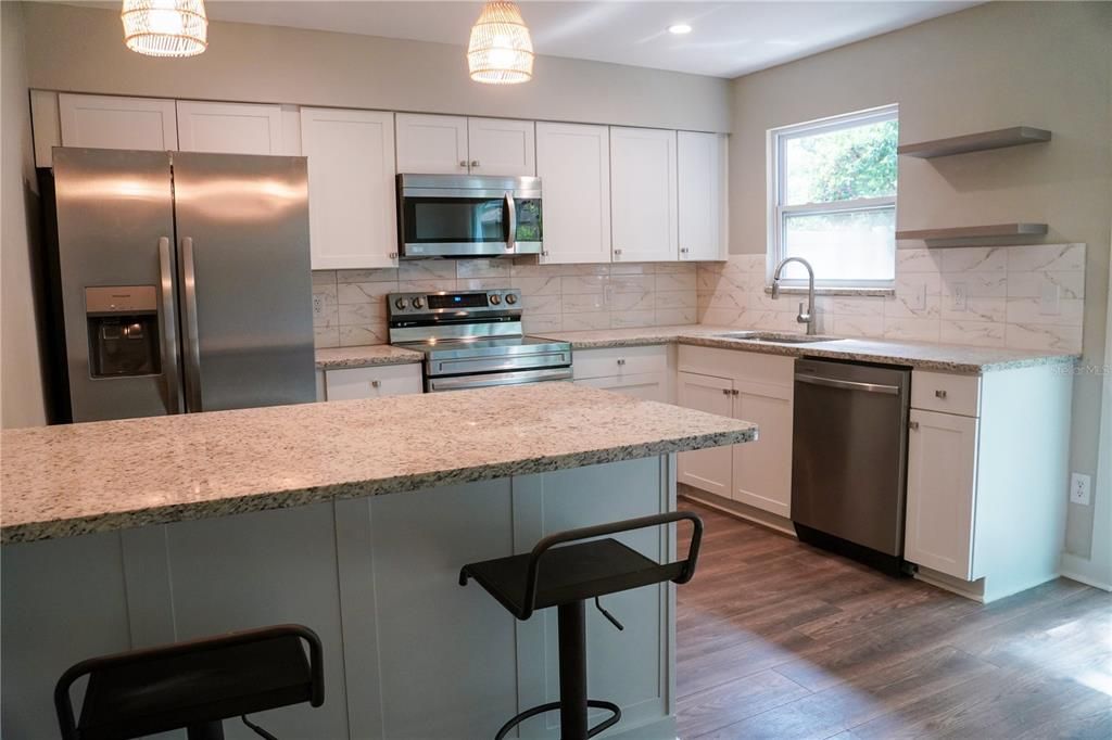 Active With Contract: $349,900 (3 beds, 2 baths, 1191 Square Feet)