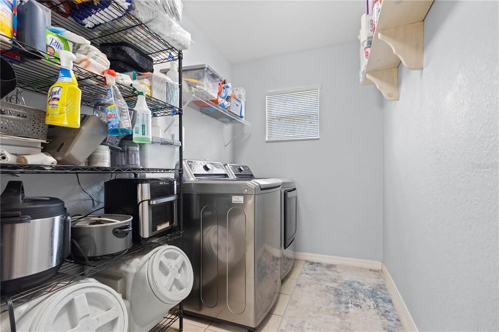 lAUNDRY/UTILITY ROOM