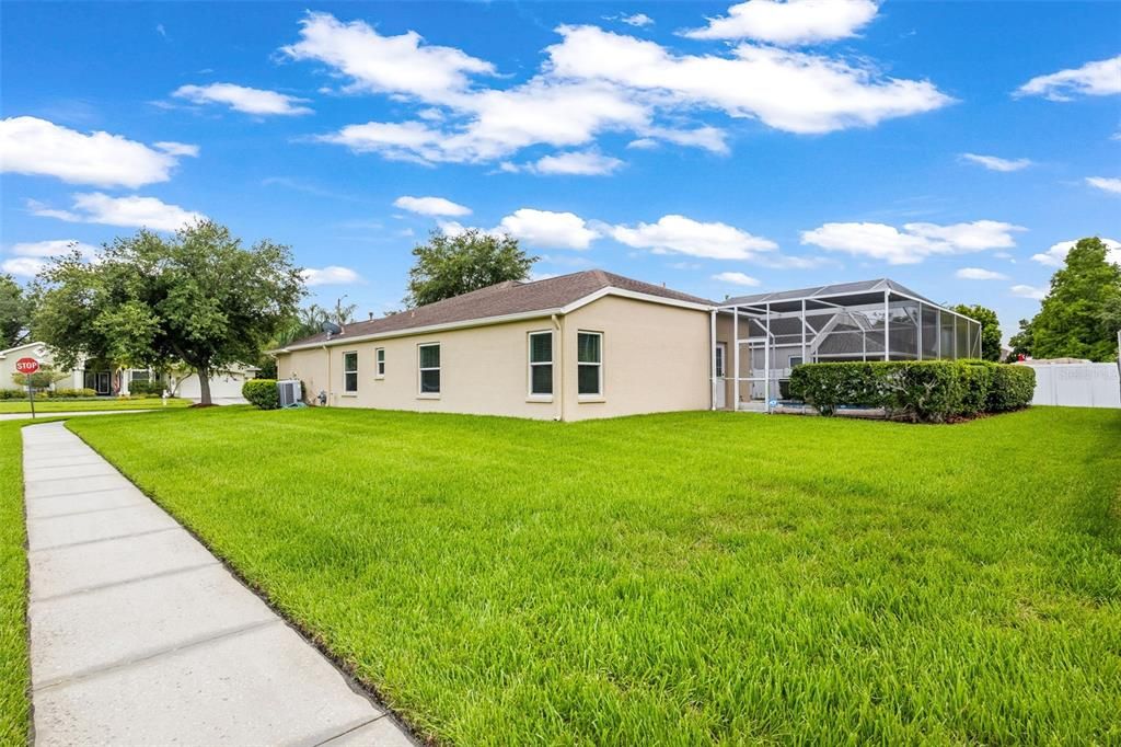 Active With Contract: $525,000 (4 beds, 3 baths, 2372 Square Feet)