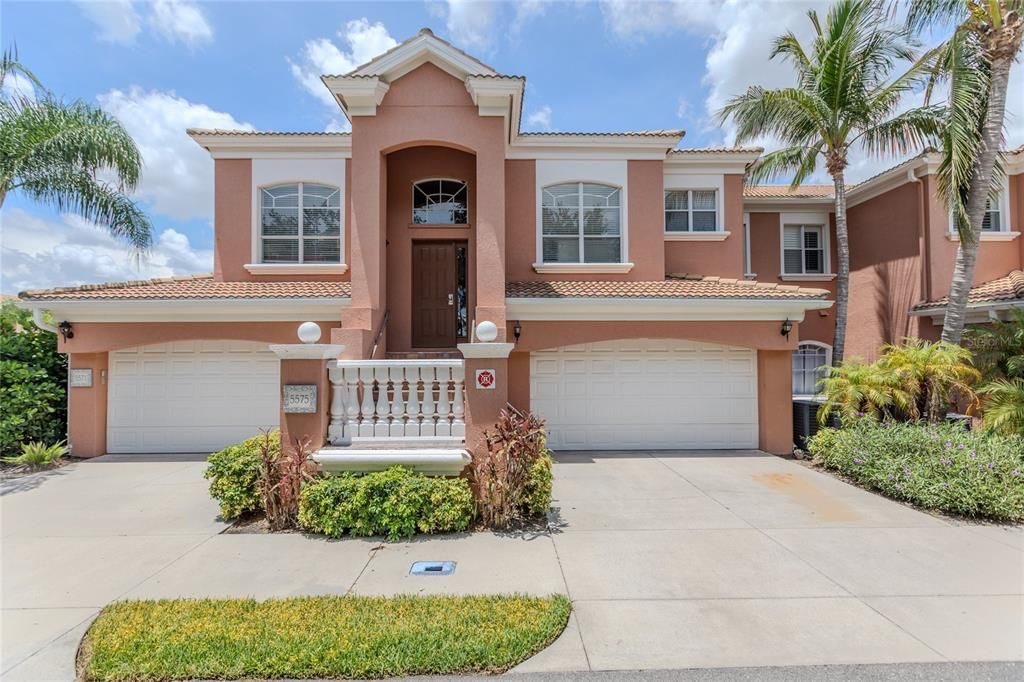 Front view of the 4 bed/4bath unit