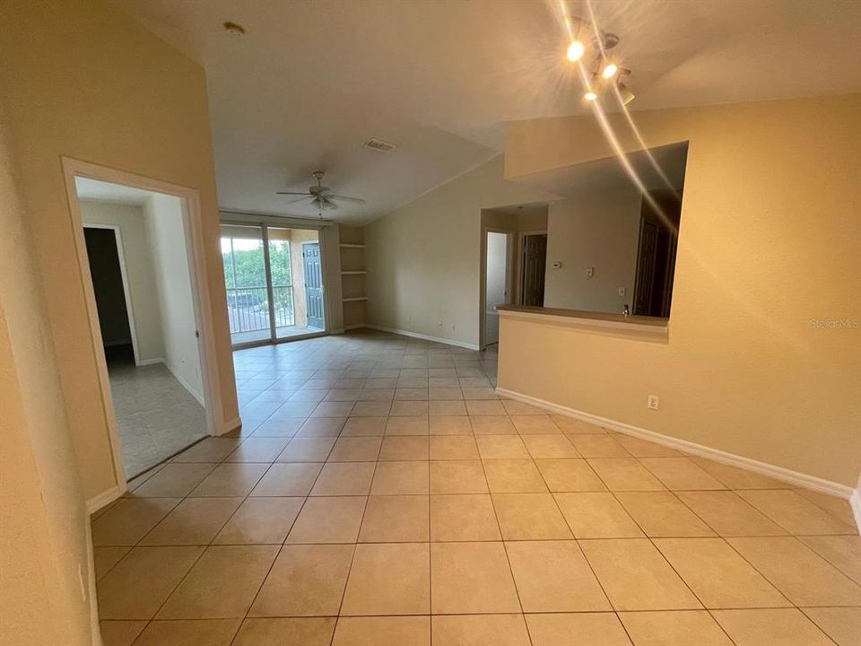 For Rent: $1,650 (2 beds, 2 baths, 1003 Square Feet)