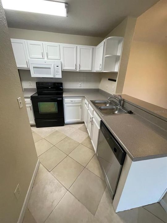 For Rent: $1,650 (2 beds, 2 baths, 1003 Square Feet)