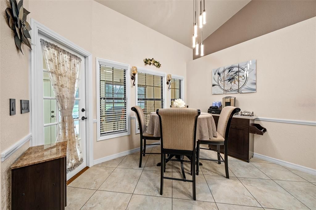 In kitchen eating area/ Nook