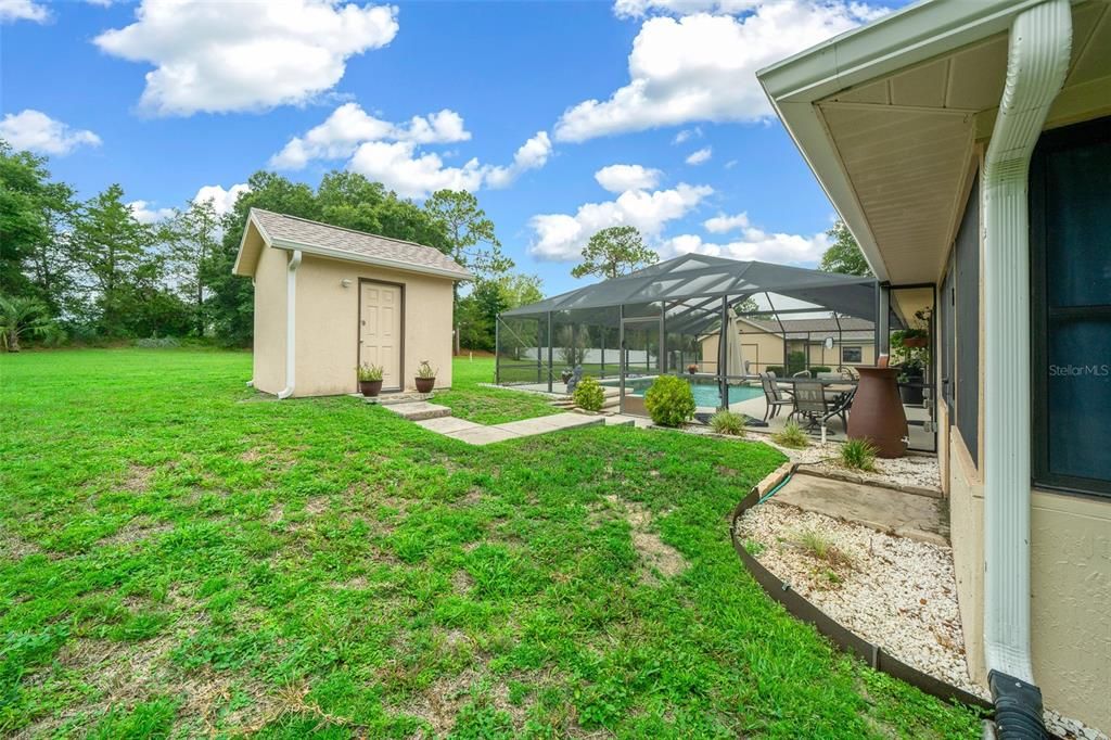 Free standing Bathroom for pool