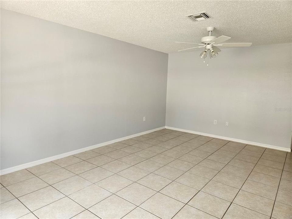 For Rent: $1,400 (2 beds, 1 baths, 950 Square Feet)