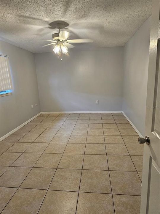 For Rent: $1,400 (2 beds, 1 baths, 950 Square Feet)