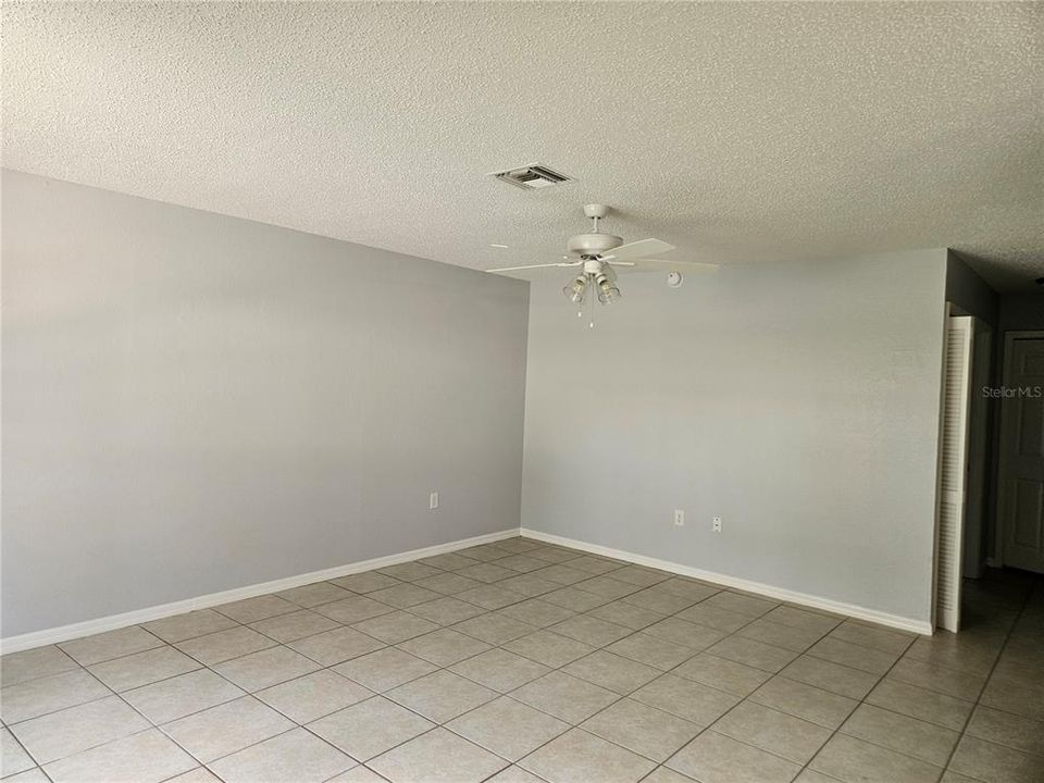 For Rent: $1,400 (2 beds, 1 baths, 950 Square Feet)