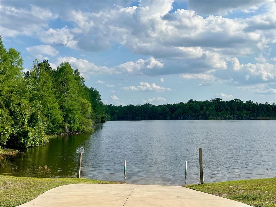 Lake access & boat ramp