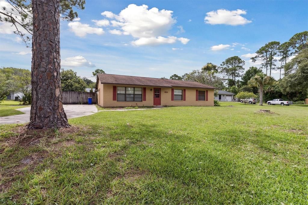 For Sale: $250,000 (3 beds, 2 baths, 1300 Square Feet)