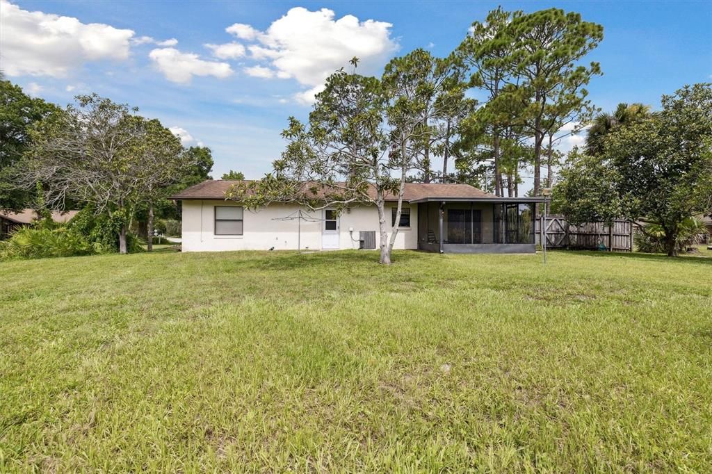 For Sale: $250,000 (3 beds, 2 baths, 1300 Square Feet)