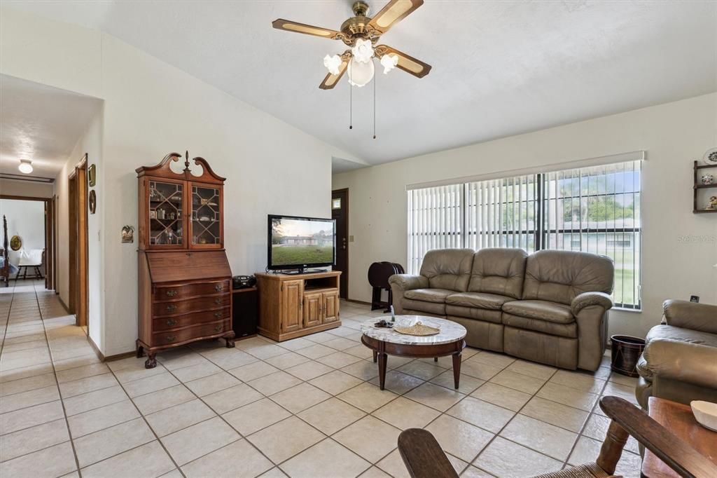 For Sale: $250,000 (3 beds, 2 baths, 1300 Square Feet)