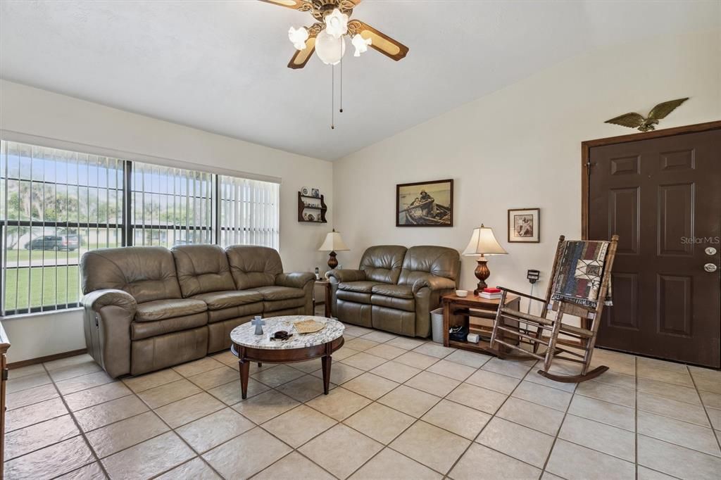 For Sale: $250,000 (3 beds, 2 baths, 1300 Square Feet)