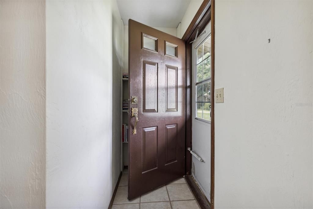 For Sale: $250,000 (3 beds, 2 baths, 1300 Square Feet)