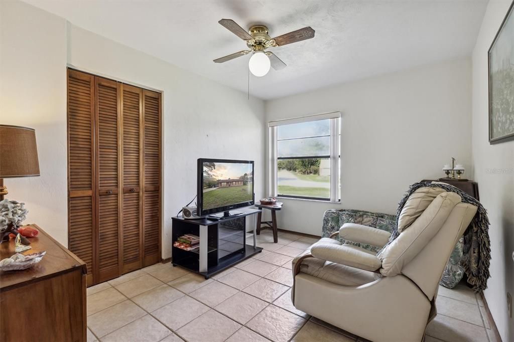 For Sale: $250,000 (3 beds, 2 baths, 1300 Square Feet)