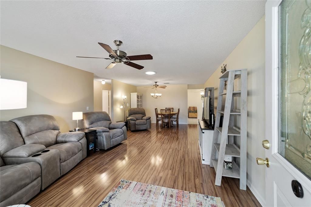 Active With Contract: $169,900 (2 beds, 2 baths, 1223 Square Feet)