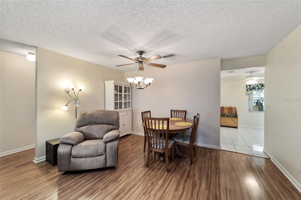 Active With Contract: $169,900 (2 beds, 2 baths, 1223 Square Feet)