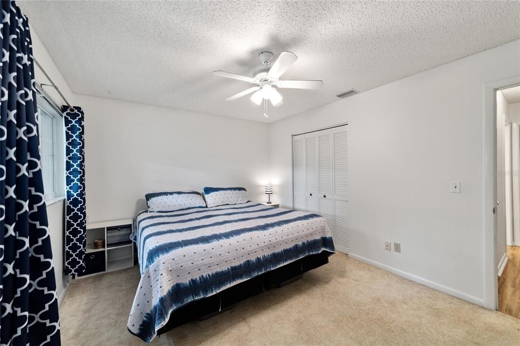 Active With Contract: $169,900 (2 beds, 2 baths, 1223 Square Feet)