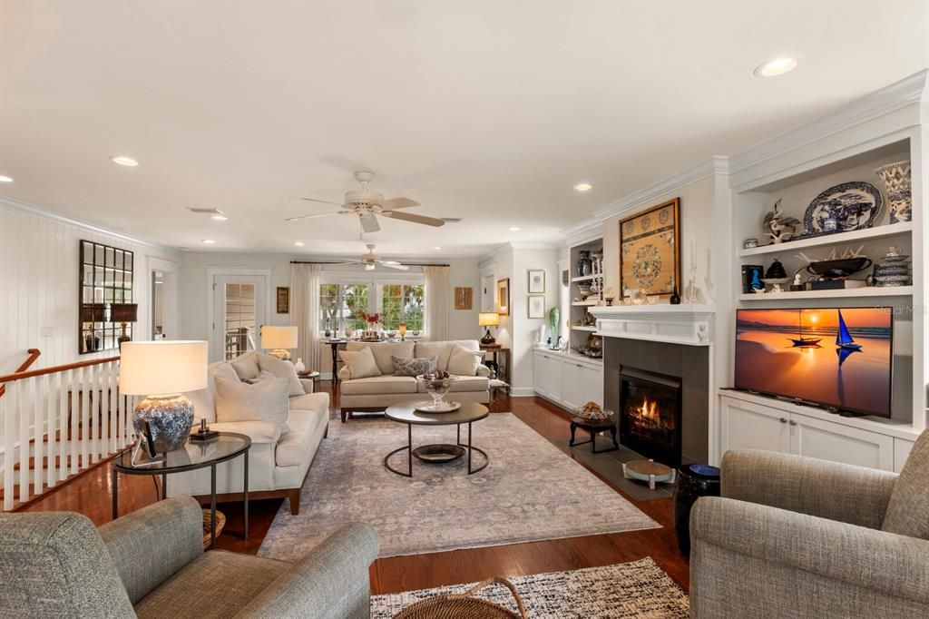 living room w. crown molding, recessed lighting, elevator access