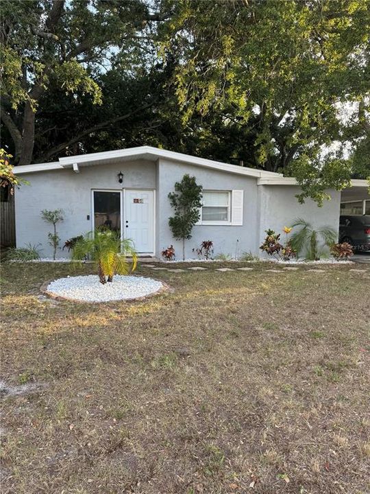 Recently Sold: $310,000 (3 beds, 1 baths, 894 Square Feet)