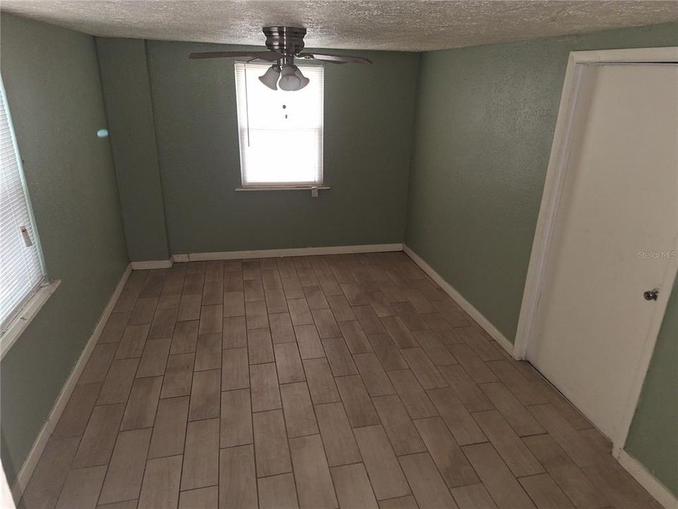 For Sale: $250,000 (2 beds, 1 baths, 694 Square Feet)