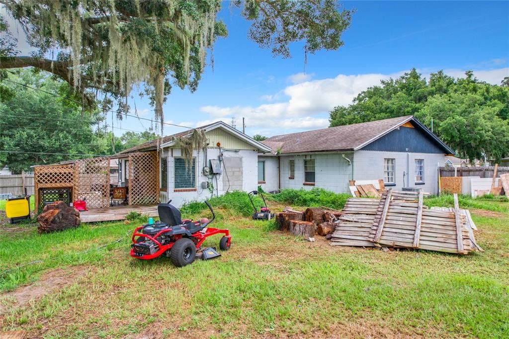 For Sale: $250,000 (3 beds, 2 baths, 1599 Square Feet)