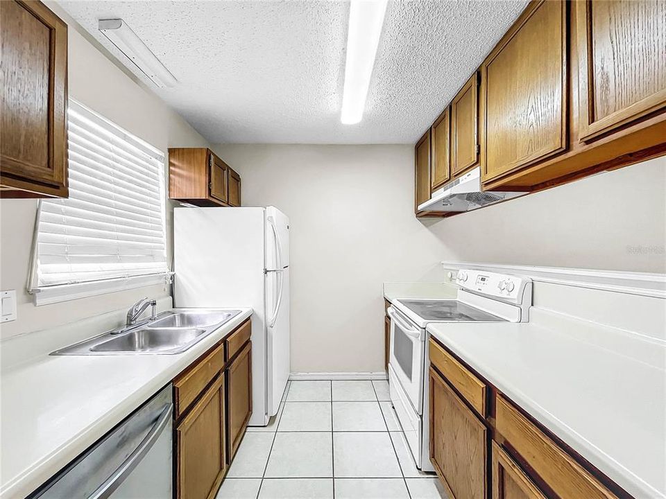 For Sale: $168,900 (2 beds, 1 baths, 920 Square Feet)