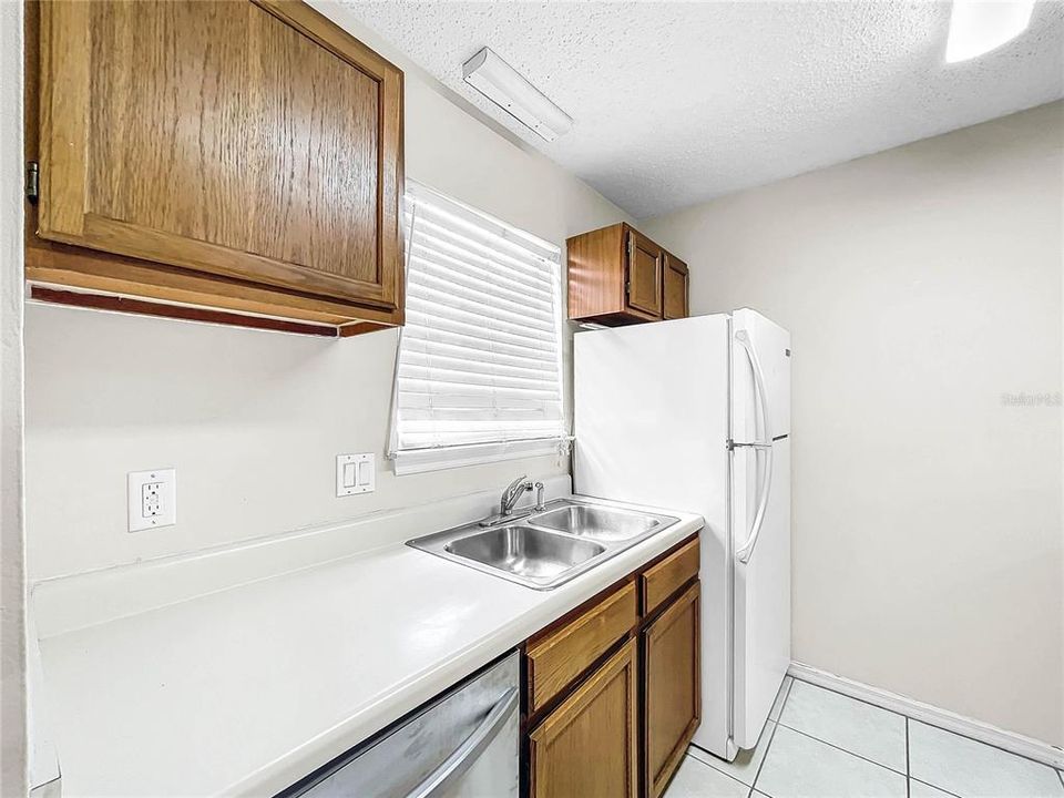 For Sale: $168,900 (2 beds, 1 baths, 920 Square Feet)